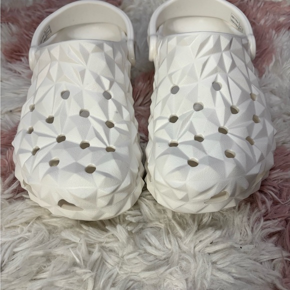 White Crocs 5M/7W Fun Geometric Style - Picture 2 of 7